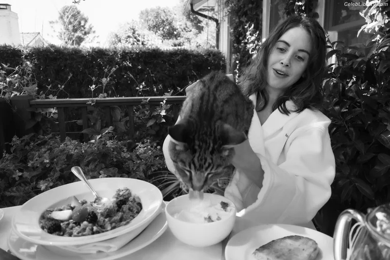 Alison Brie photo 9 of 1528