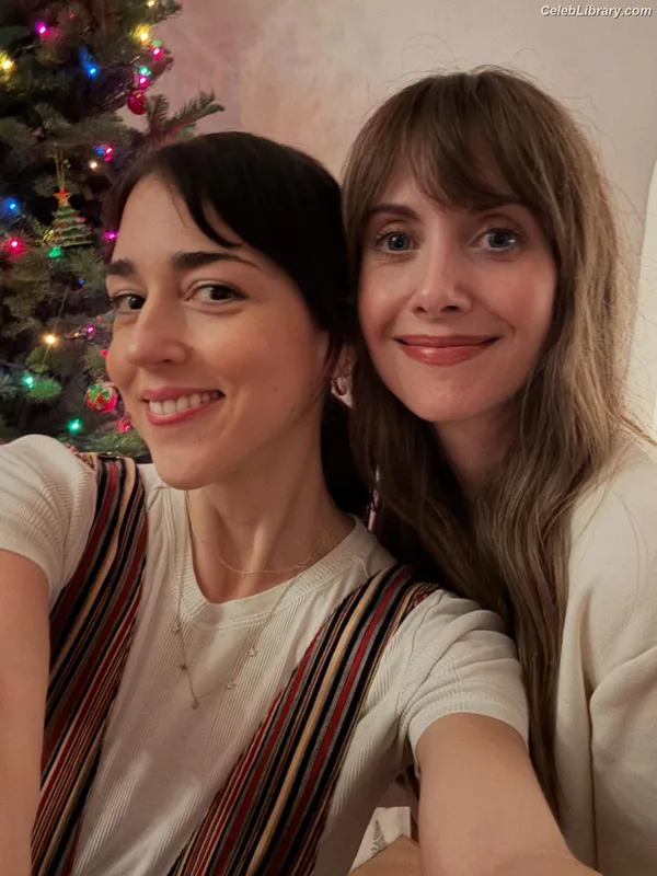 Alison Brie photo 16 of 1528