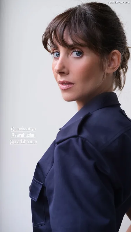 Alison Brie photo 15 of 1528