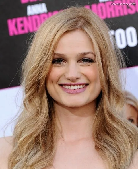Alison Sudol photo 8 of 20