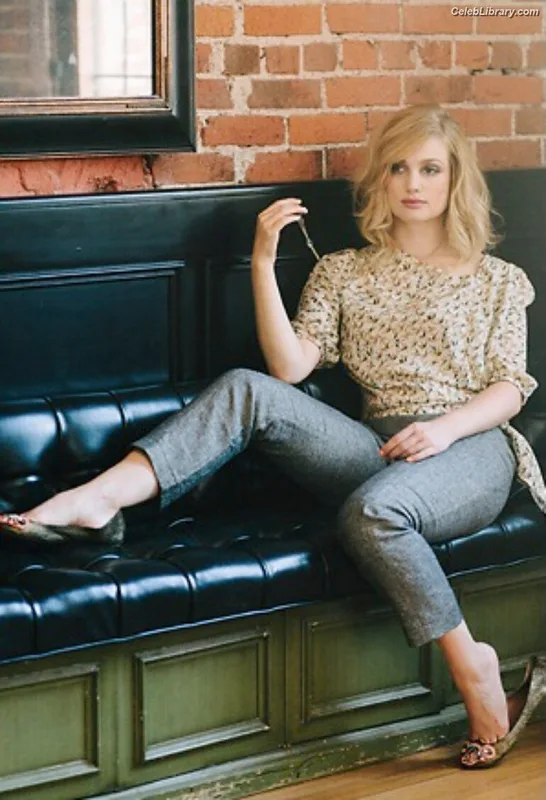 Alison Sudol photo 11 of 20