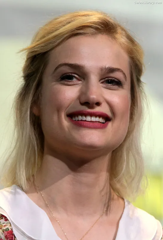 Alison Sudol photo 15 of 20