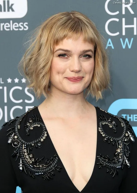 Alison Sudol photo 20 of 20