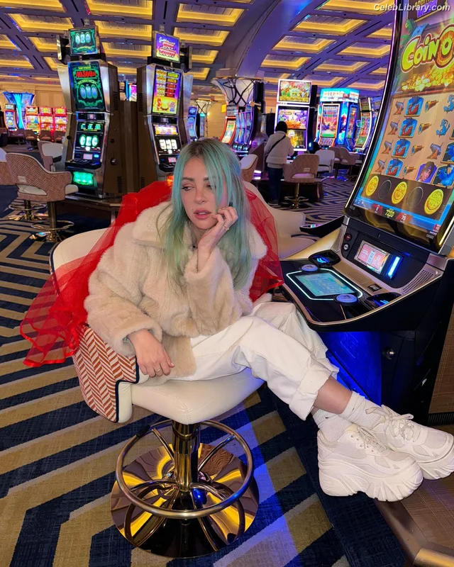 Alison Wonderland photo 2 of 164