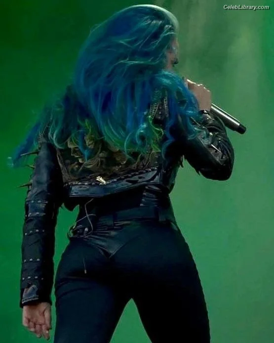 Alissa White-Gluz photo 4 of 1540