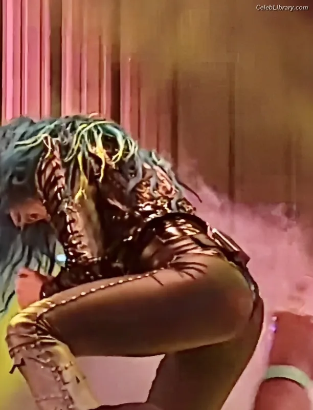 Alissa White-Gluz photo 4 of 1541