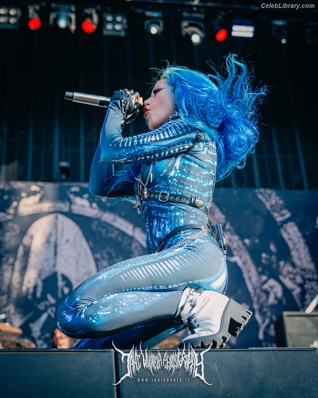 Alissa White-Gluz photo 4 of 1541