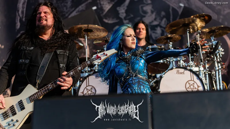 Alissa White-Gluz photo 13 of 1541