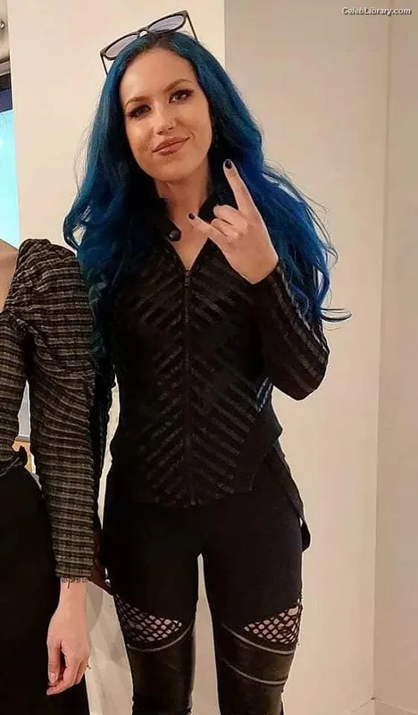 Alissa White-Gluz photo 3 of 1541