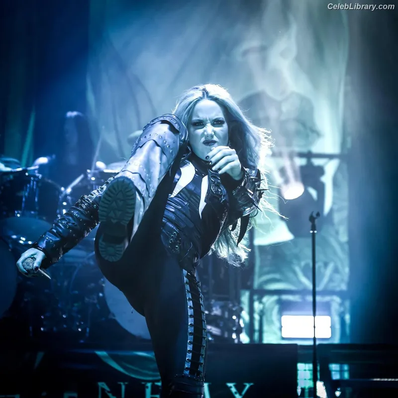 Alissa White-Gluz photo 2 of 1541