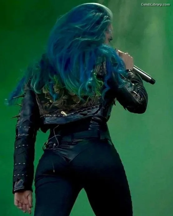 Alissa White-Gluz photo 4 of 1541