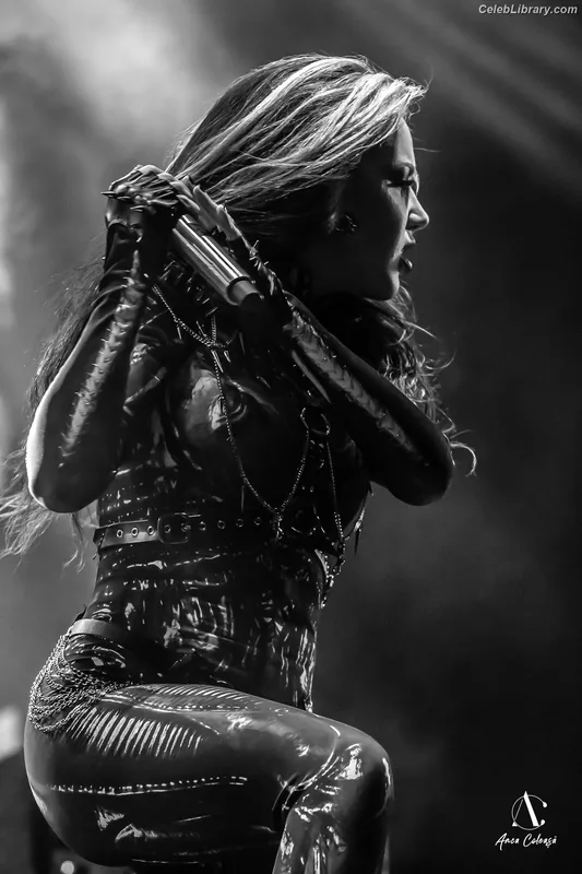 Alissa White-Gluz photo 1 of 1541
