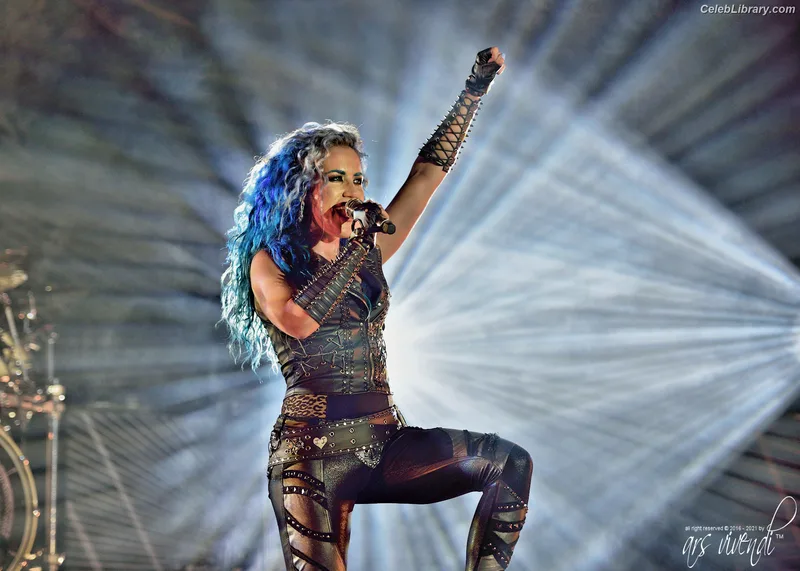 Alissa White-Gluz photo 2 of 1541