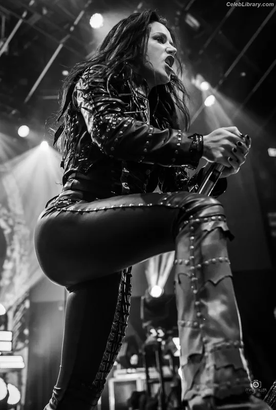 Alissa White-Gluz photo 7 of 1541