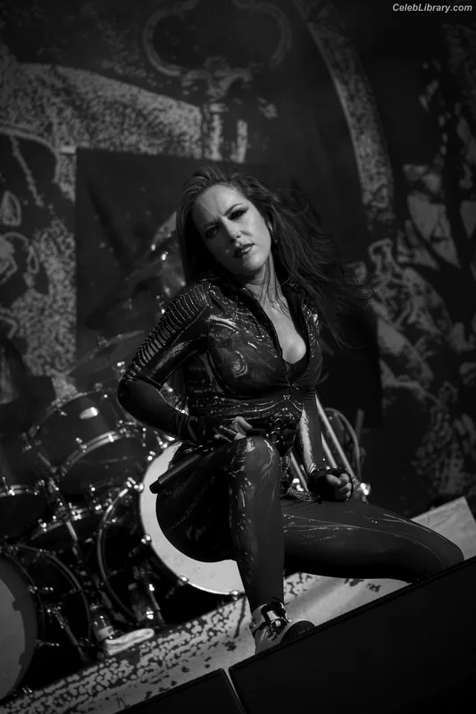 Alissa White-Gluz photo 4 of 1541