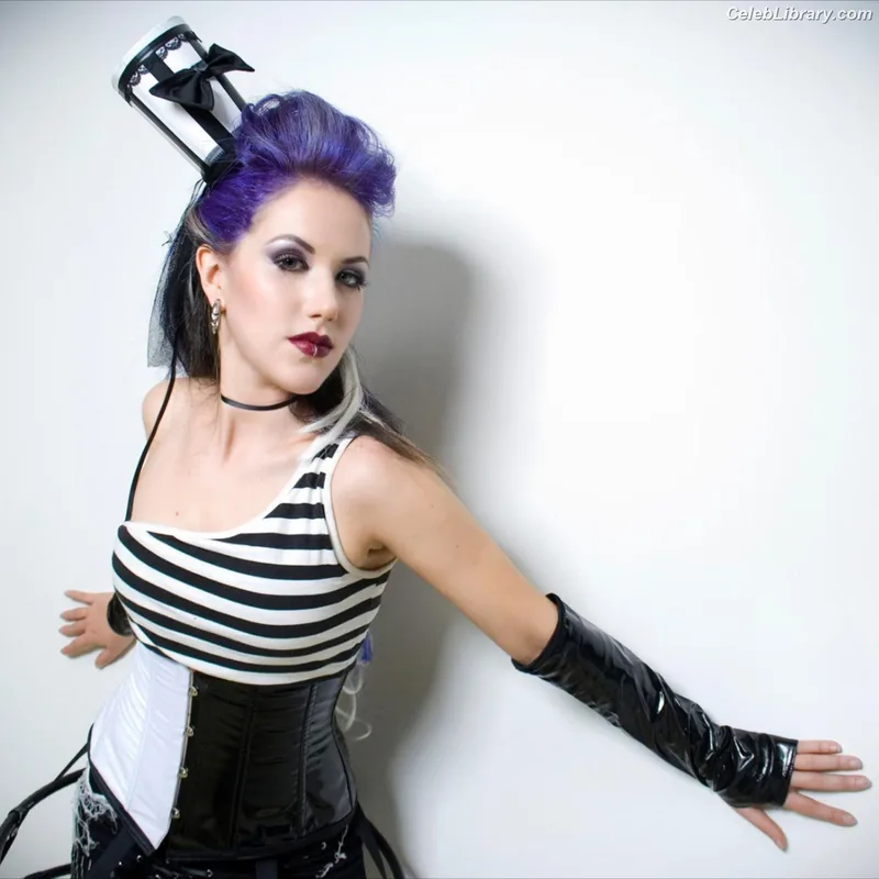 Alissa White-Gluz photo 2 of 1541