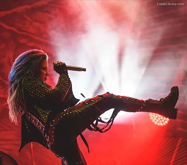 Alissa White-Gluz photo 22 of 1541