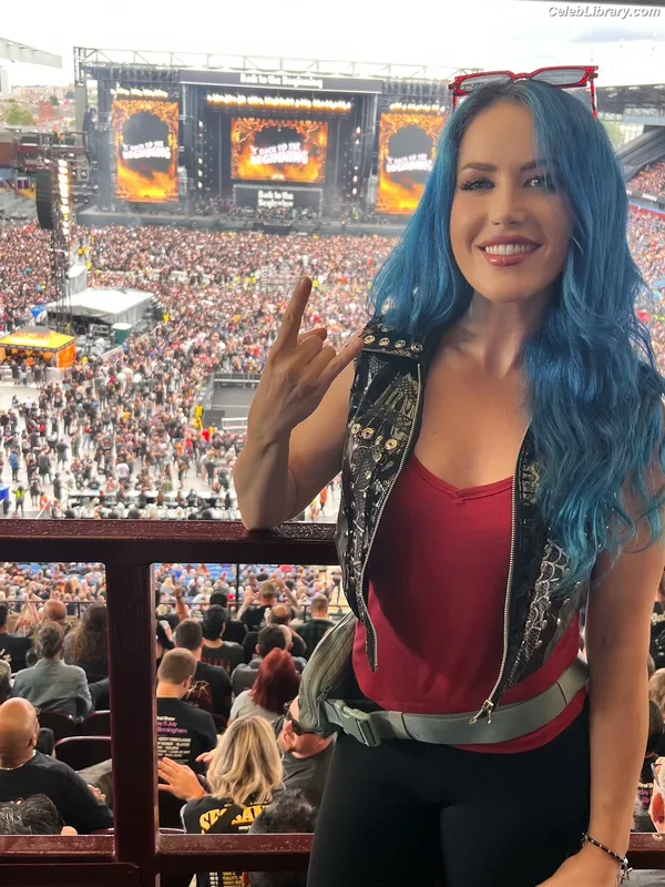 Alissa White-Gluz photo 14 of 1541
