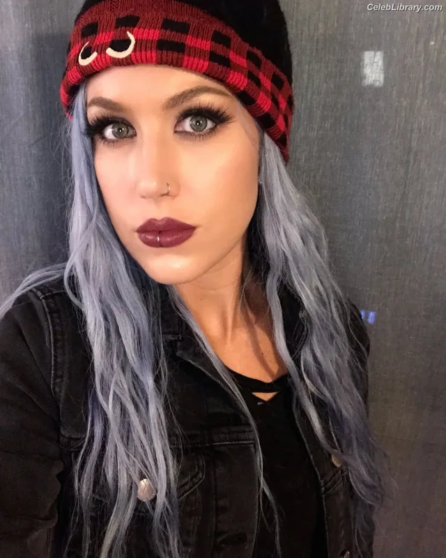 Alissa White-Gluz photo 10 of 1541