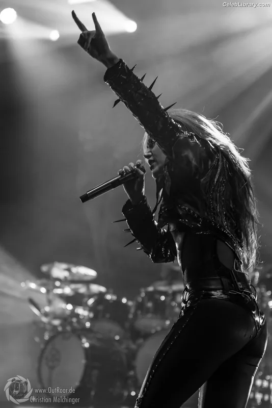 Alissa White-Gluz photo 3 of 1541