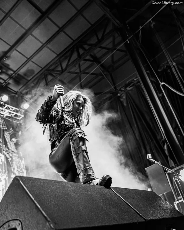 Alissa White-Gluz photo 5 of 1541
