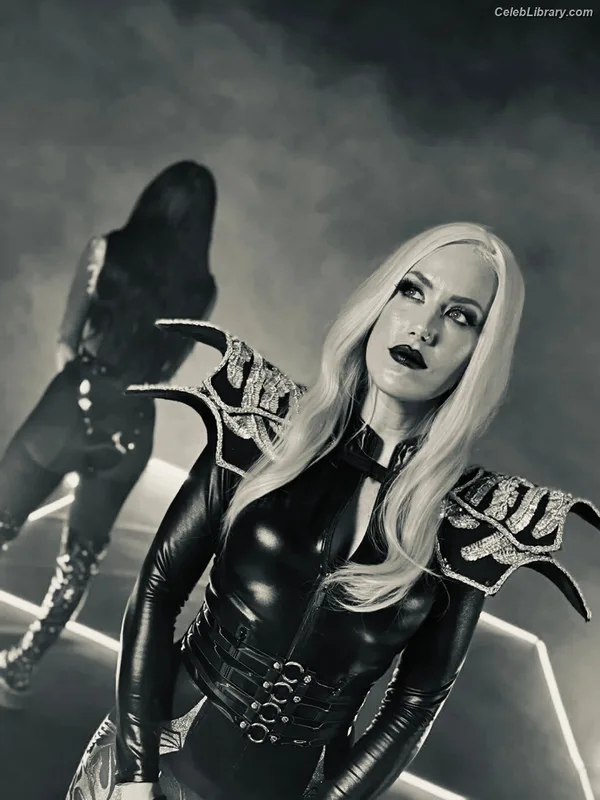 Alissa White-Gluz photo 1 of 1541