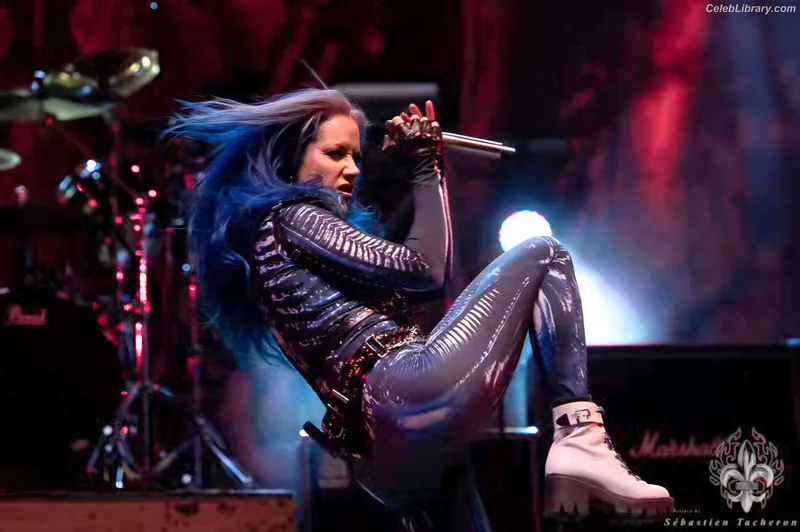 Alissa White-Gluz photo 2 of 1541