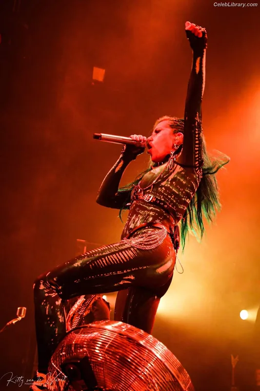 Alissa White-Gluz photo 3 of 1541