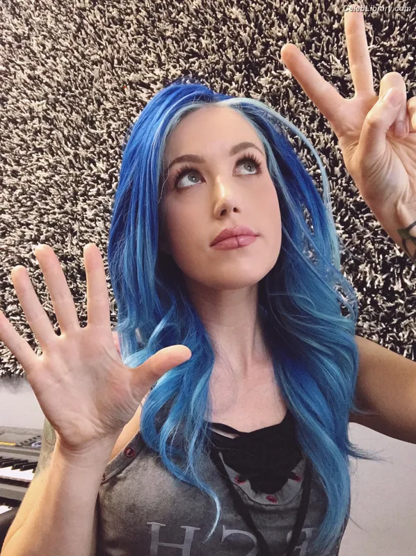 Alissa White-Gluz photo 13 of 1541