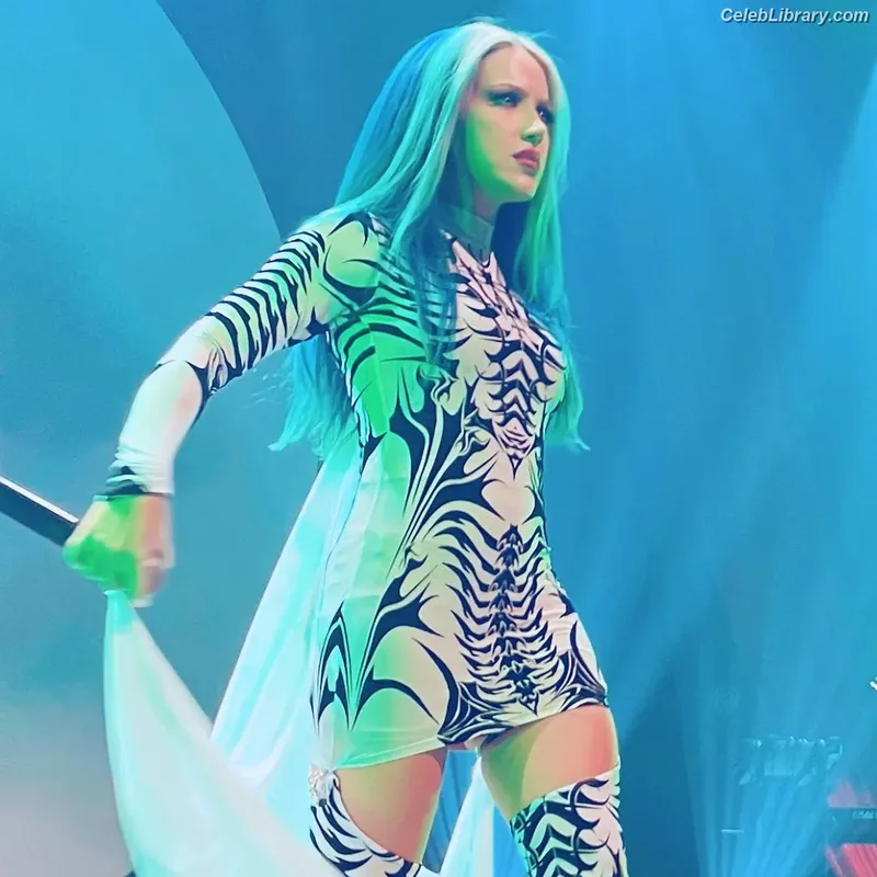 Alissa White-Gluz photo 21 of 1541