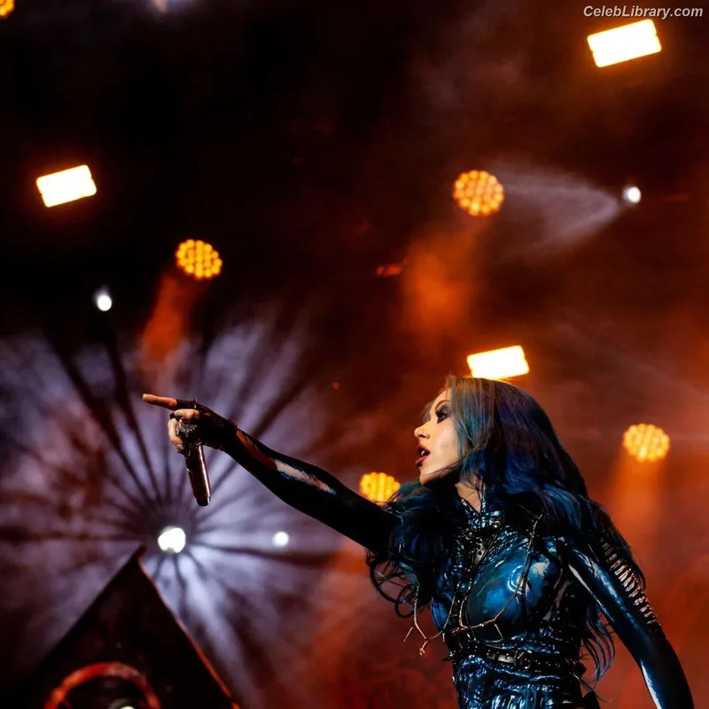 Alissa White-Gluz photo 2 of 1541
