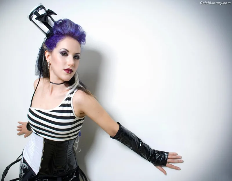 Alissa White-Gluz photo 8 of 1541