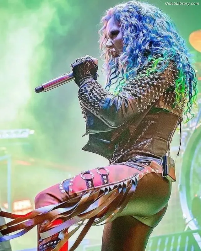 Alissa White-Gluz photo 20 of 1541