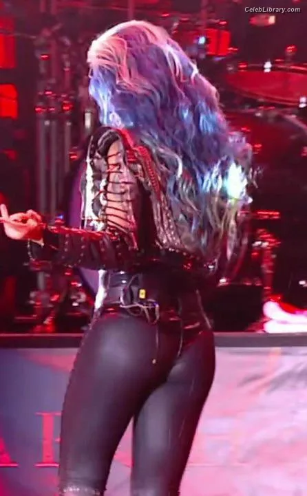 Alissa White-Gluz photo 3 of 1541