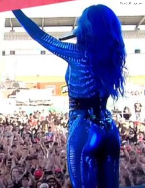 Alissa White-Gluz photo 9 of 1541