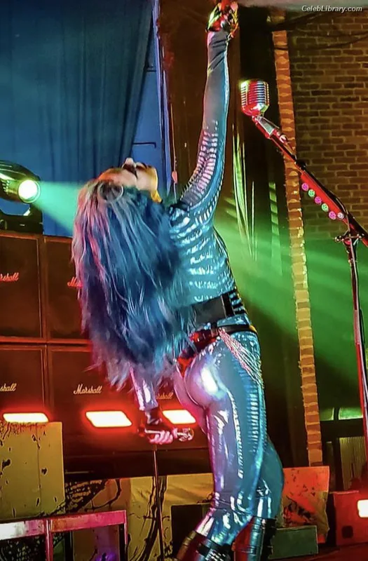 Alissa White-Gluz photo 17 of 1541