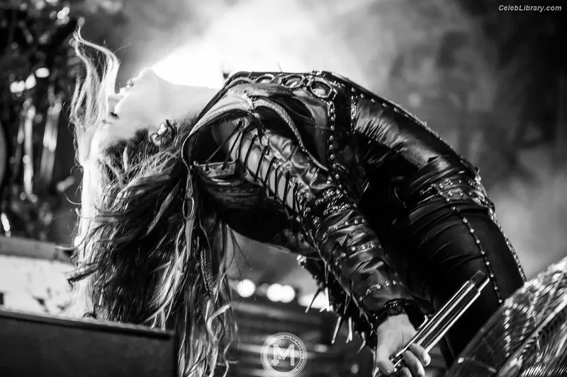 Alissa White-Gluz photo 3 of 1541
