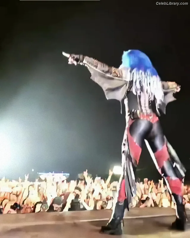 Alissa White-Gluz photo 20 of 1541