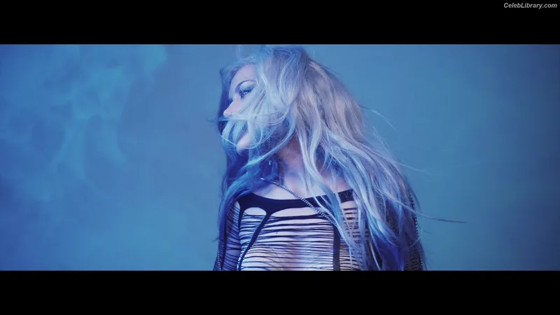 Alissa White-Gluz photo 23 of 1541