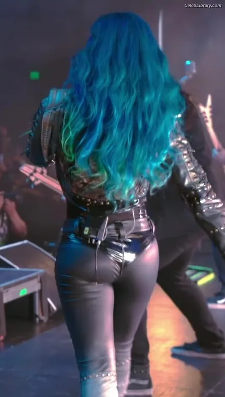 Alissa White-Gluz photo 7 of 1541