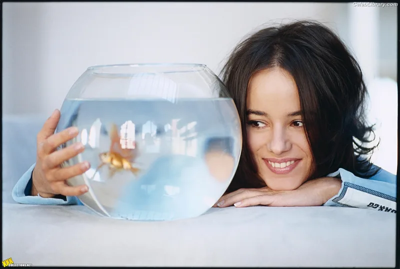 Alizee photo 1 of 152