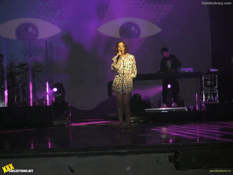 Alizee photo 5 of 152