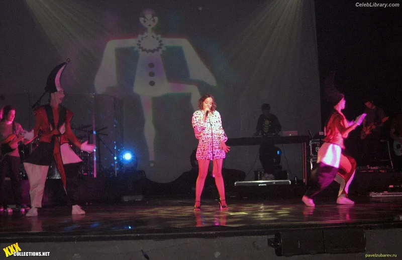 Alizee photo 7 of 152