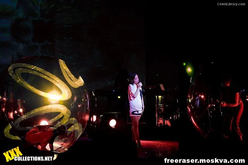 Alizee photo 9 of 152