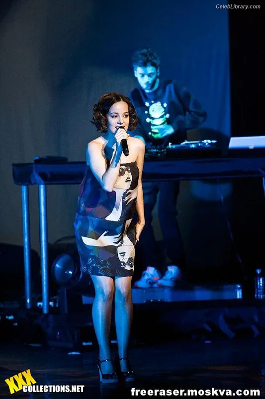 Alizee photo 10 of 152