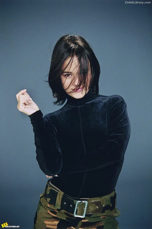 Alizee photo 1 of 152