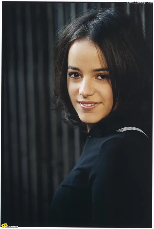 Alizee photo 2 of 152