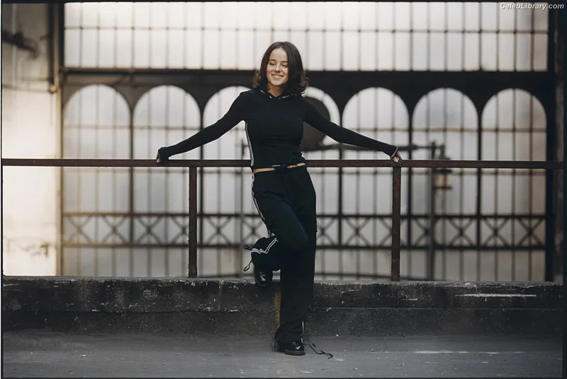 Alizee photo 4 of 152