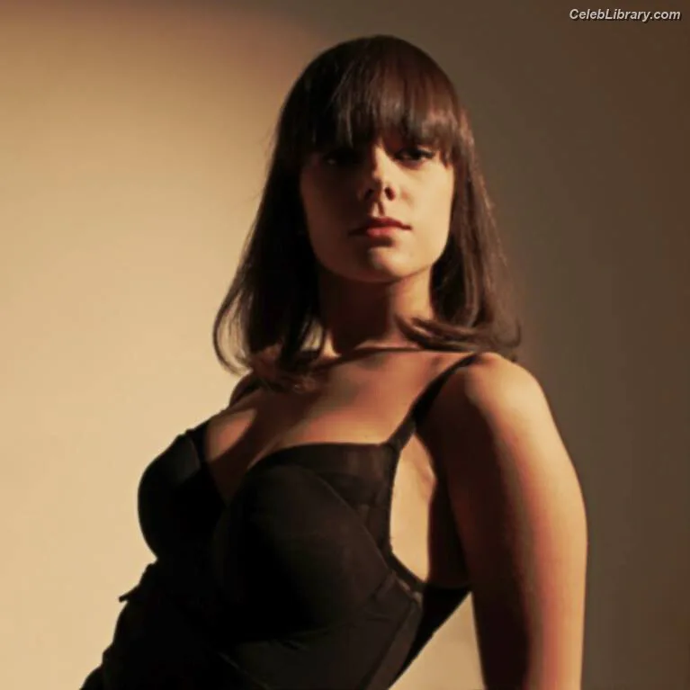 Alizee photo 7 of 152