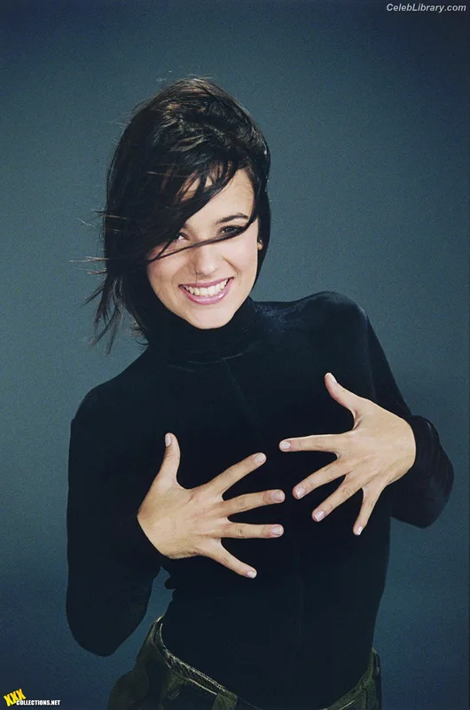 Alizee photo 10 of 152